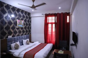 Deluxe Room, 1 King Bed | Free WiFi - Hotel Quadis 51 (Noida)