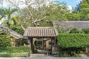 Exterior - Quiet country space near city center by car｜Fully renovated old private house inn (石垣市)