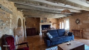 Unclassified image, 4 of 36, button - LITTLE HAVEN OF PEACE (Les Eyzies)
