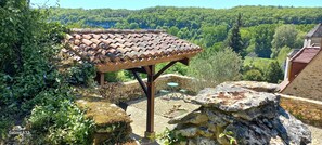Outdoor dining - LITTLE HAVEN OF PEACE (Les Eyzies)