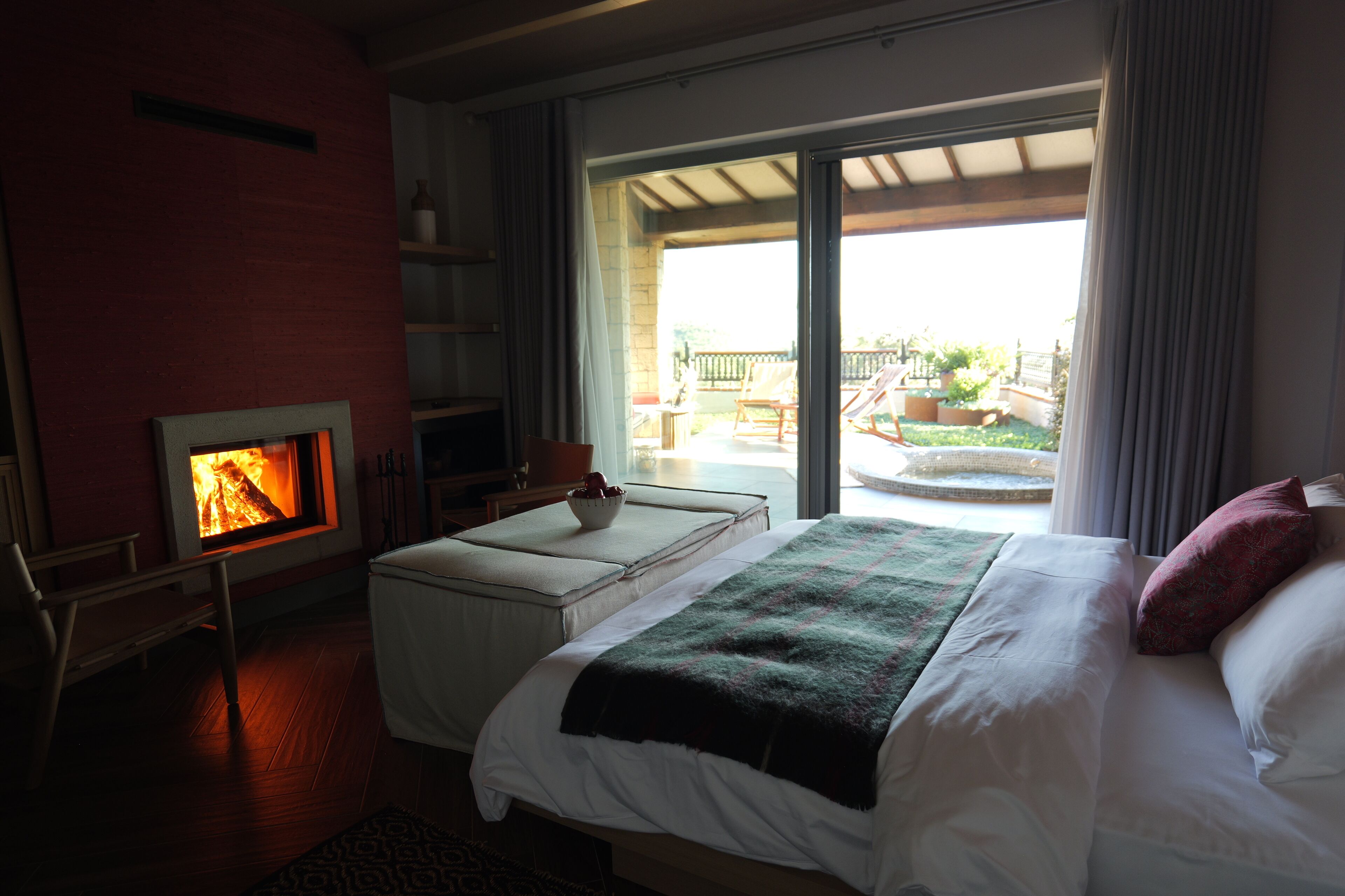 Escrivaninha, espaço de trabalho para notebook, quartos à prova de som