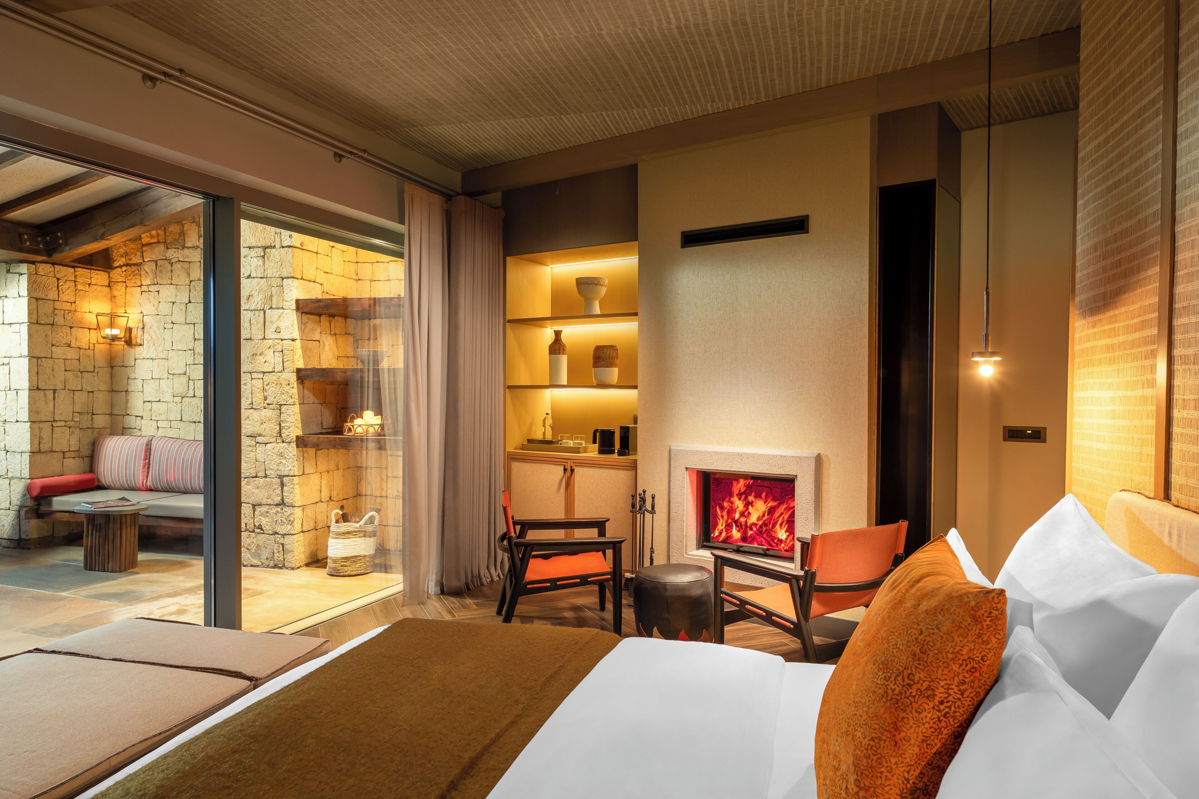 Deluxe Double Room, Non Smoking, Sea View | Desk, laptop workspace, soundproofing, free WiFi