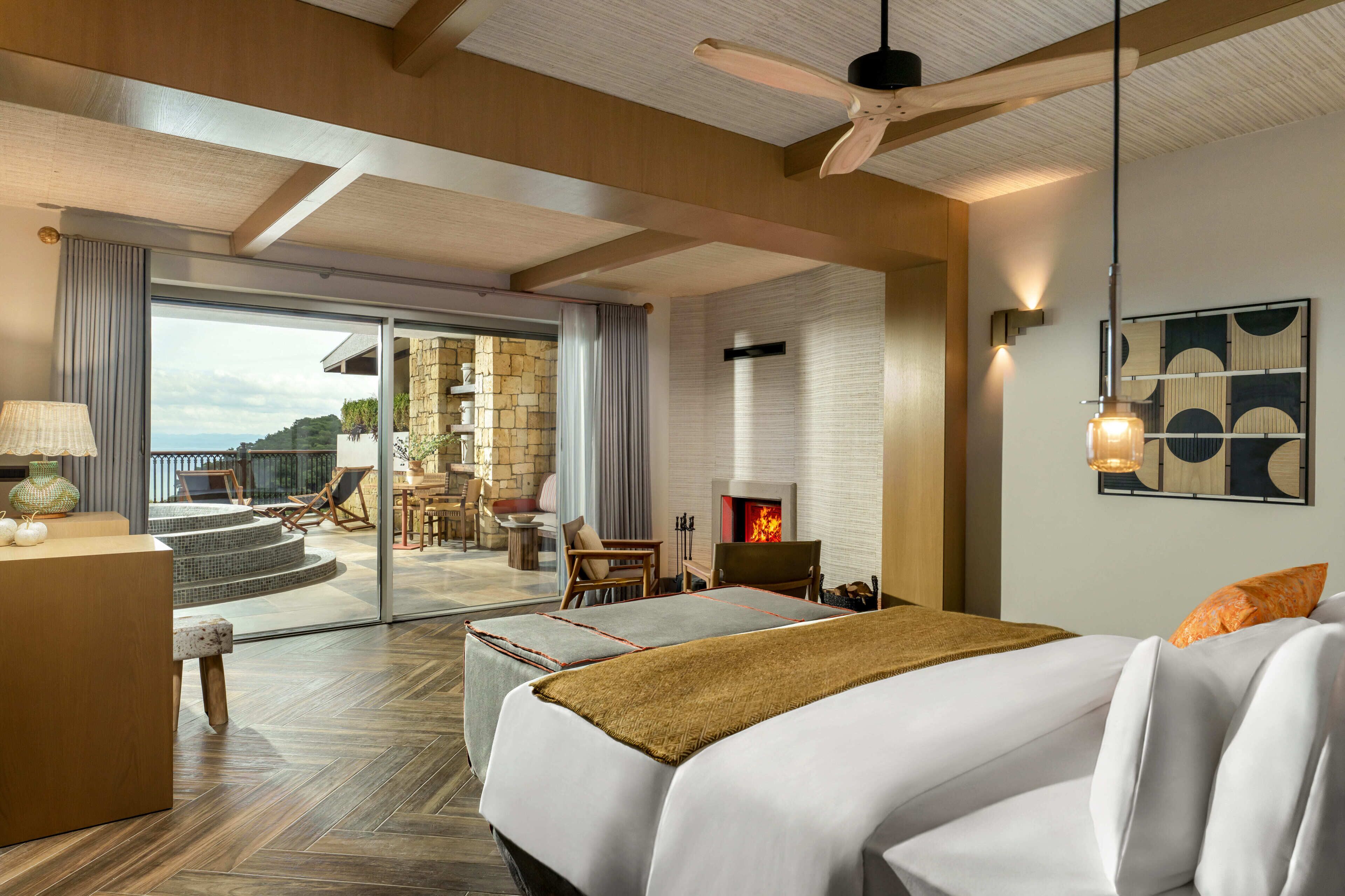 Luxury Suite, Non Smoking, Sea View | Desk, laptop workspace, soundproofing, free WiFi