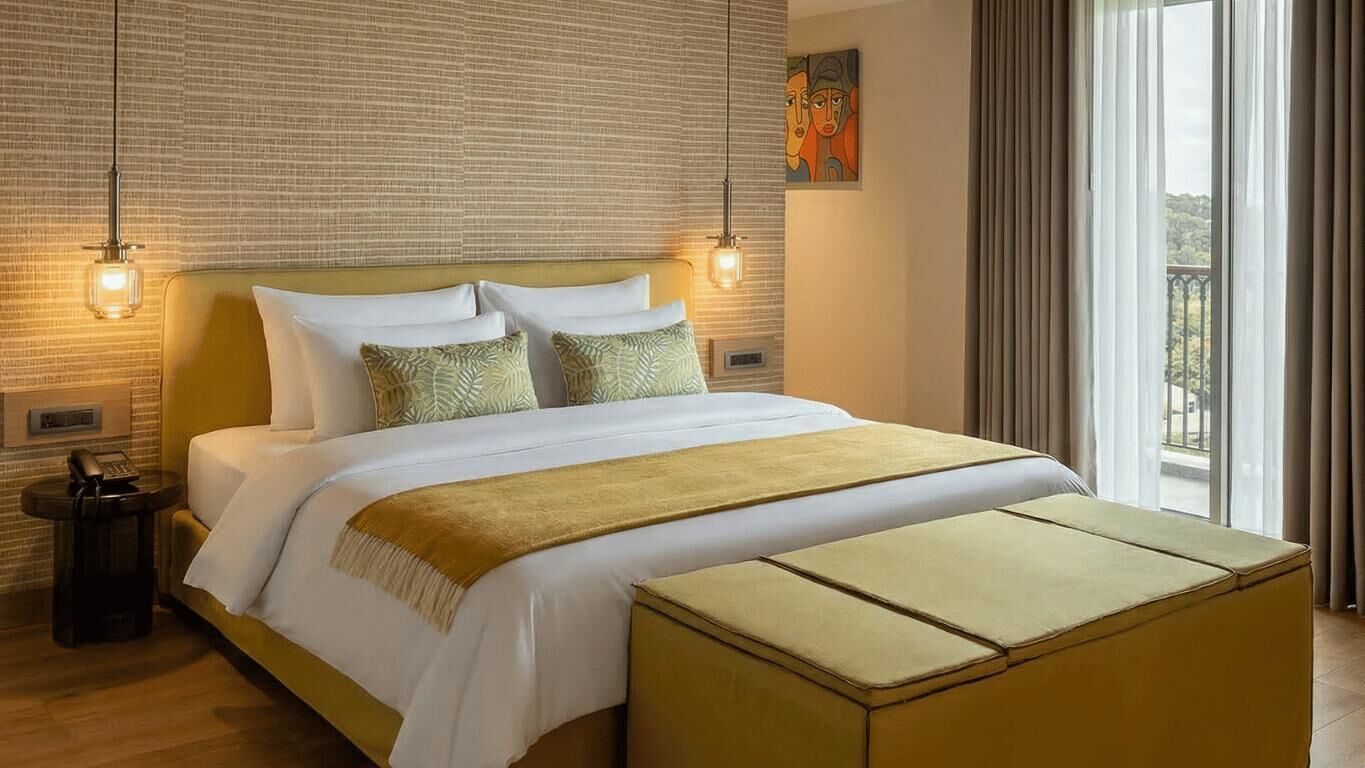 Luxury Suite, Non Smoking, Sea View | Desk, laptop workspace, soundproofing, free WiFi