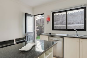 Fridge, microwave, oven, stovetop - Andrade's Villa by HRM (Santa Cruz)