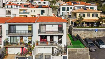 Maison Familiale, vue partielle sur la mer | Extérieur