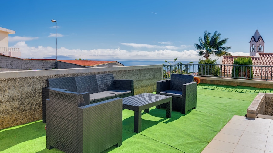 Andrade's Villa by HRM