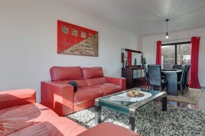 Flat-screen TV - Andrade's Villa by HRM (Santa Cruz)