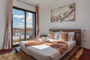 Iron/ironing board, free WiFi - Andrade's Villa by HRM (Santa Cruz)