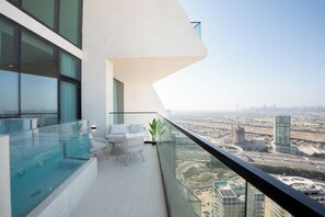 Deluxe Apartment, Balcony, City View | Teres/patio