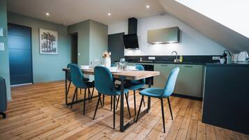 Apartamento família, vista para o pátio | Opções para refeição