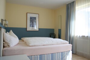 1 bedroom, iron/ironing board, travel cot, free WiFi - Your time-out at Lake Titisee quiet, comfortable and with a great lake view (Titisee-Neustadt)