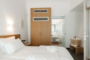 Luxury Villa 4, 3 Bedrooms, Private Pool, Pool View | Seprai katun Mesir, seprai premium, selimut bulu angsa, dan busa memori