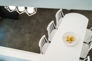 Luxury Villa 3, 3 Bedrooms, Private Pool, Pool View | Dapur pribadi | Lemari es besar, microwave, oven, dan kompor