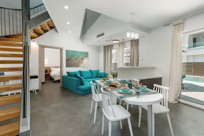 Full-sized fridge, microwave, oven, stovetop - Tortuga Luxury Villas (Sivota)