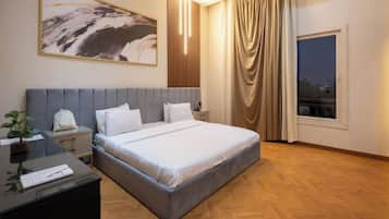 Iron/ironing board, WiFi, bed sheets