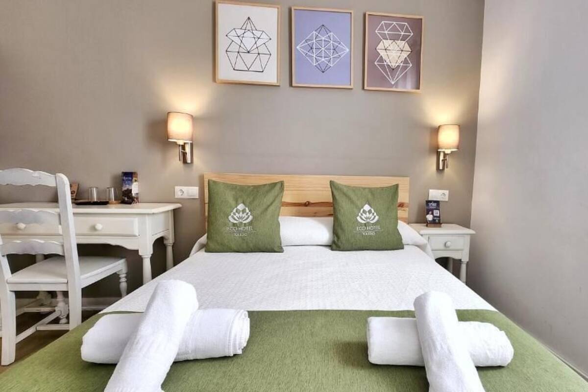 Standard Double Room | In-room safe, soundproofing, WiFi (free)