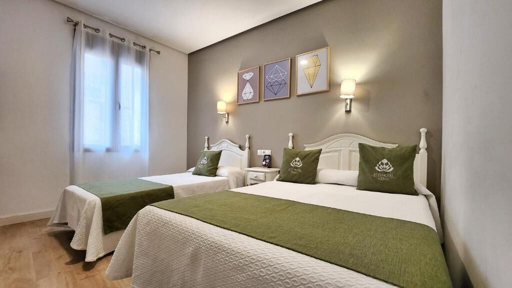 Caja de seguridad en la habitación y sistema de insonorización 