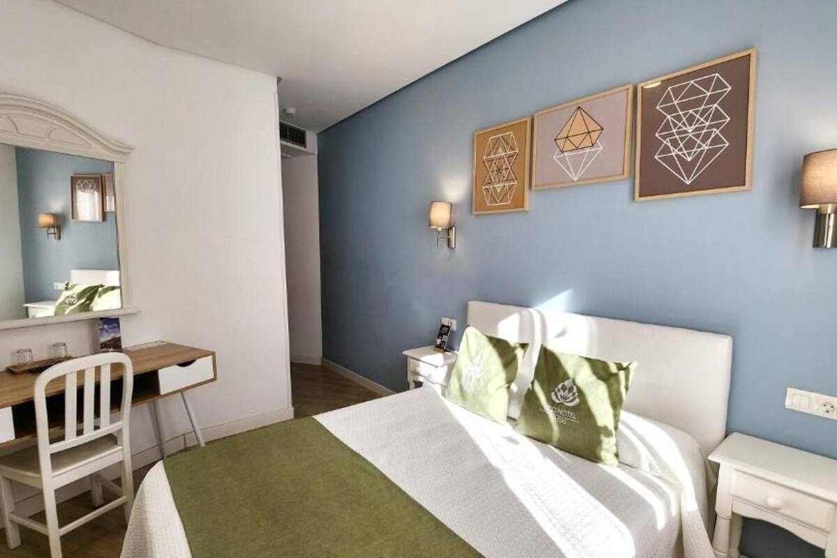 In-room safe, soundproofing, WiFi (free)