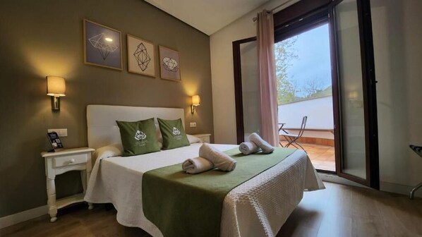 Standard Double Room, Balcony, Garden View | In-room safe, soundproofing, free WiFi - Eco Hotel Toledo (Toledo)