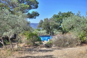 Property grounds - La Borie - house with pool - quiet (Gordes)