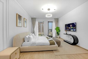 Een strijkplank/strijkijzer, wifi, beddengoed