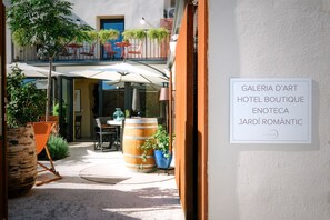 Exterior detail - Hotel Boutique CaLagneta - Art i vi (Cervera)