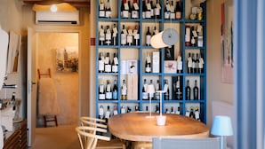 Unclassified image, 4 of 45, button - Hotel Boutique CaLagneta - Art i vi (Cervera)