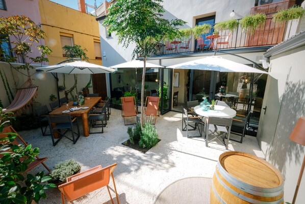 Outdoor dining - CaLagneta - Art i Vi (Cervera)