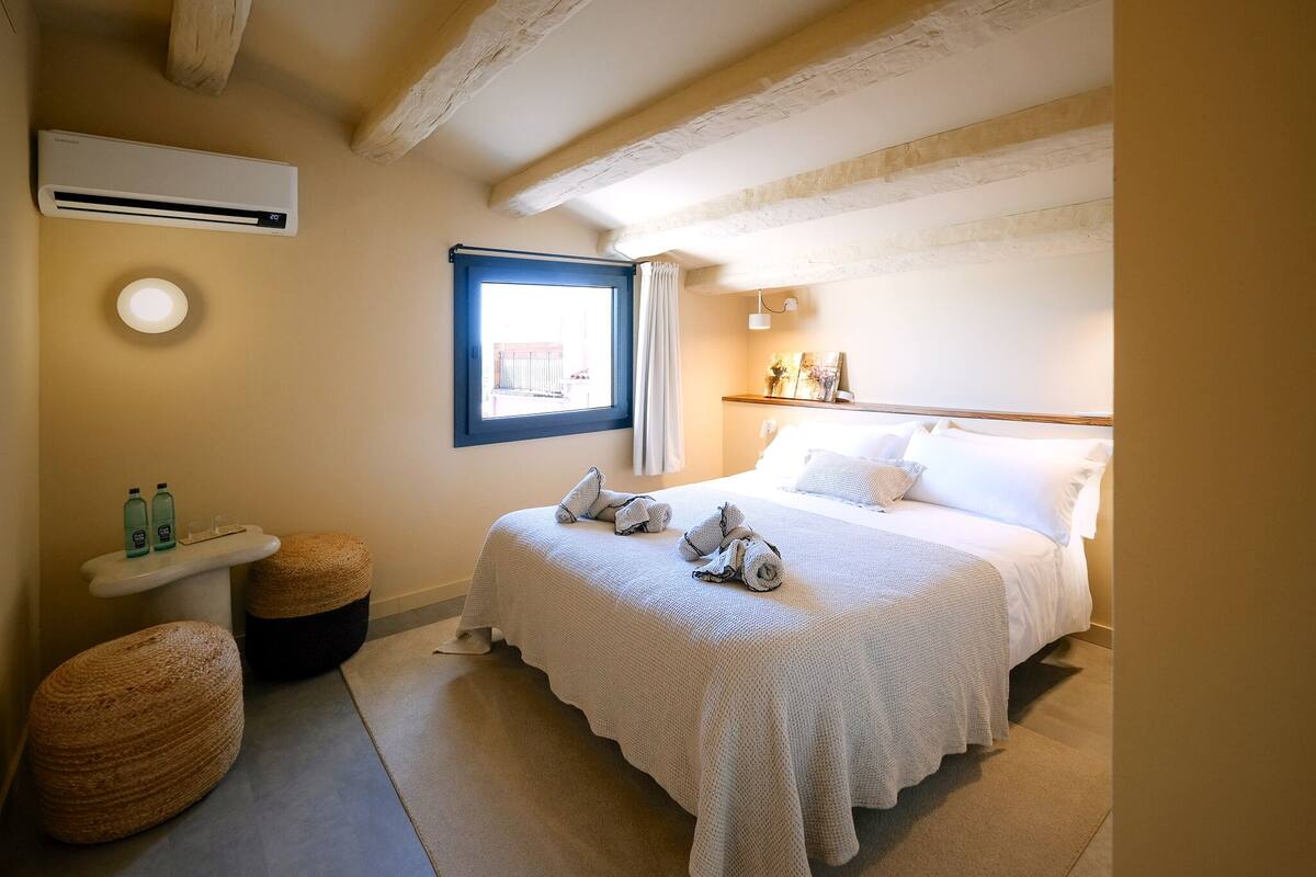 Double Room, Garden View | Laptop workspace, free WiFi