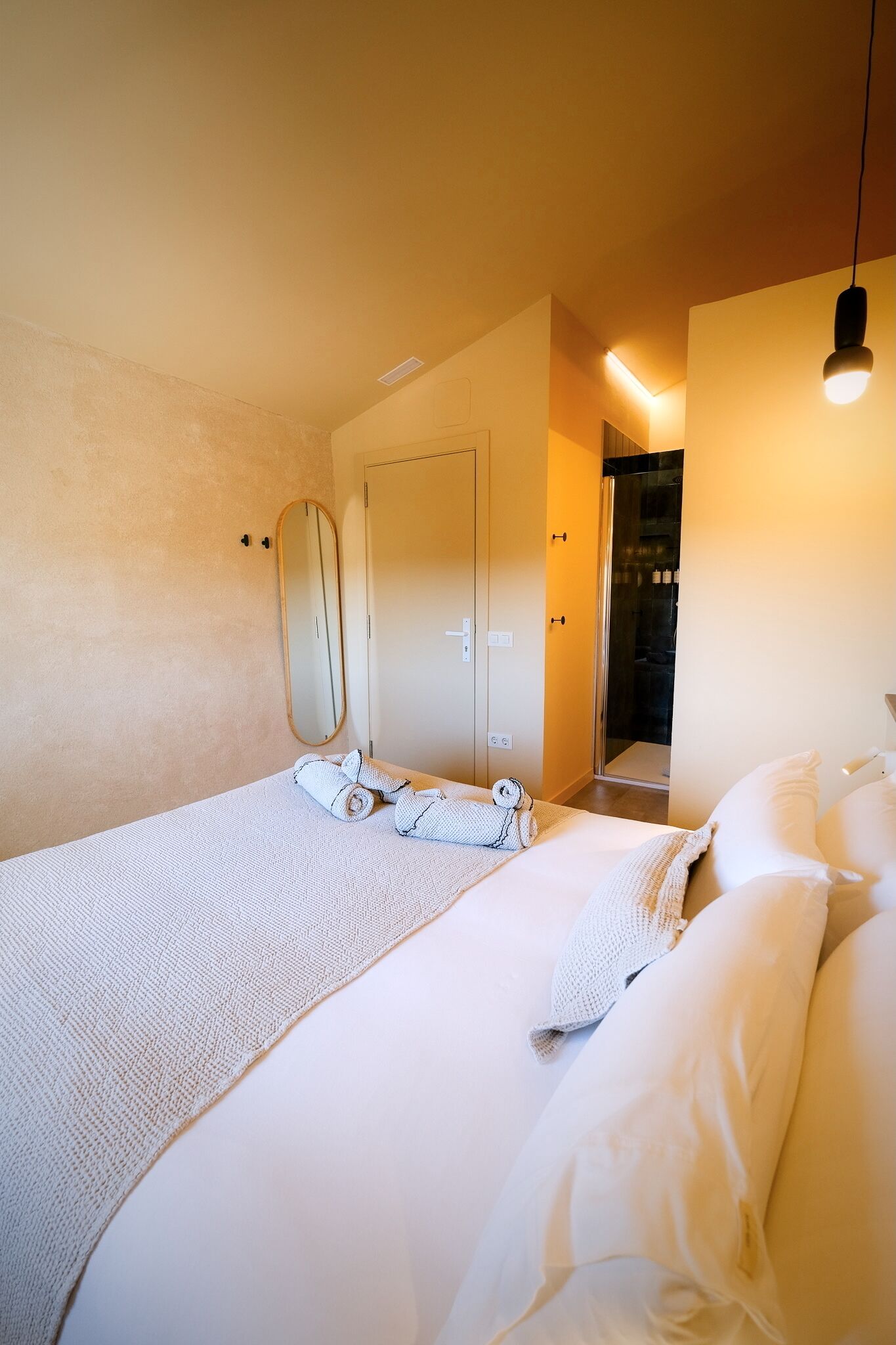 Habitación Deluxe, vistas al jardín | Espacio para trabajar con un portátil y wifi gratis