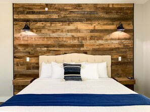 Iron/ironing board, travel cot, WiFi, bed sheets - 6 bedrooms with Private Swim Spa (Branson)