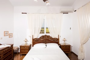 4 bedrooms, iron/ironing board, WiFi, bed sheets - Villa Dimitra Gennadi (RHODES)
