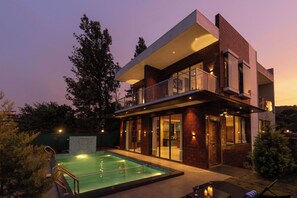Front of property - Brick and beam (Mahabaleshwar)