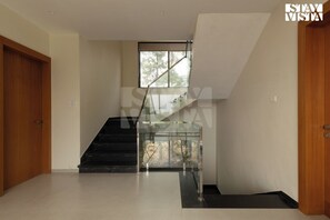 Villa | Interior - Brick and beam (Mahabaleshwar)