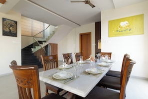 Villa | In-room dining - Brick and beam (Mahabaleshwar)