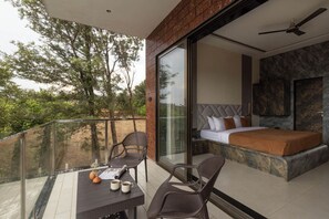 Villa | Balcony - Brick and beam (Mahabaleshwar)