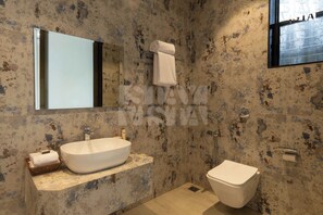 Bathroom - Brick and beam (Mahabaleshwar)