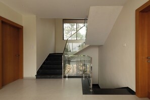 Villa | Living area - Brick and beam (Mahabaleshwar)