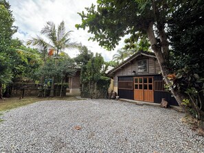 Exterior - Family fun!　　Quiet rural space near city center by car｜Okinawa Old House Inn (石垣市)
