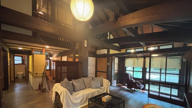 Living area - Family fun!　　Quiet rural space near city center by car｜Okinawa Old House Inn (石垣市)