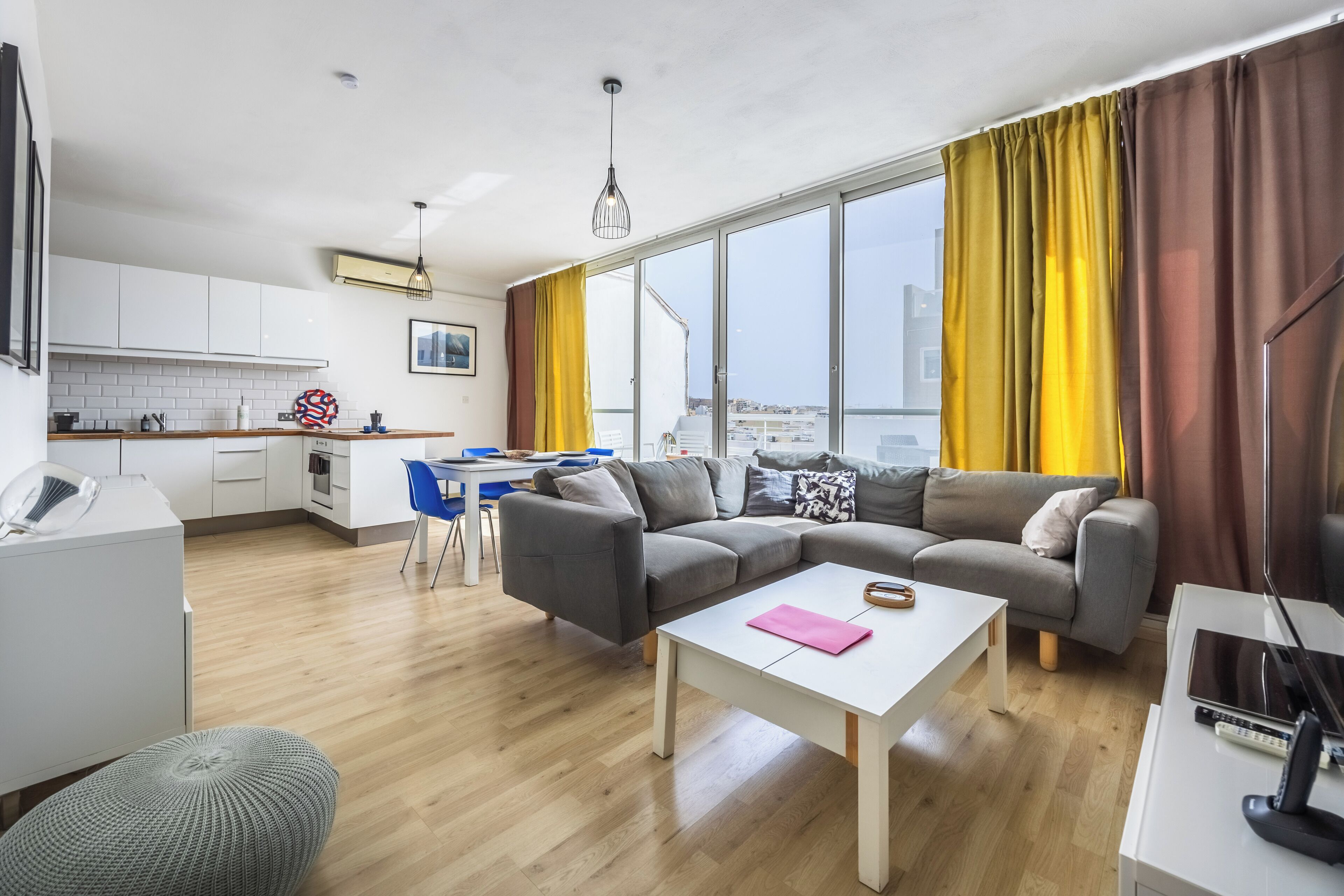 Penthouse, 2 Bedrooms, City View | Living area