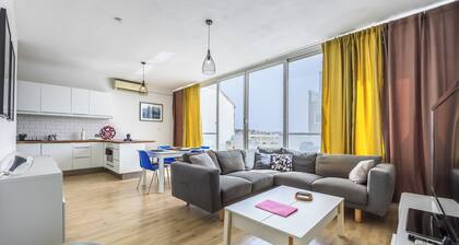 Modern Sunlit 2BR Penthouse Big Terrace
