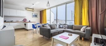 Modern Sunlit 2BR Penthouse Big Terrace