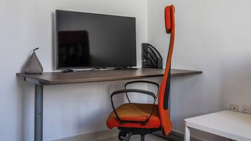 Penthouse, 2 Bedrooms, City View | Interior