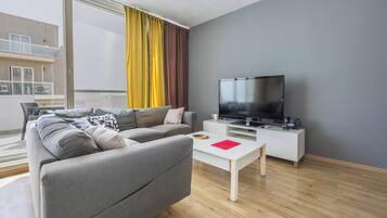 Penthouse, 2 Bedrooms, City View | Living area