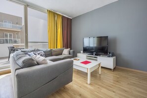 顶层房, 2 间卧室, 城市景观 | 起居区