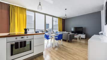 Penthouse, 2 Schlafzimmer, Stadtblick | Eigene Küche | Wasserkocher, Toaster