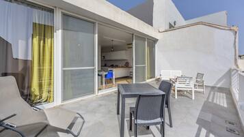 Penthouse, 2 Schlafzimmer, Stadtblick | Speisen im Freien