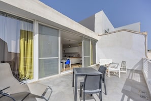 Penthouse, 2 Schlafzimmer, Stadtblick | Speisen im Freien